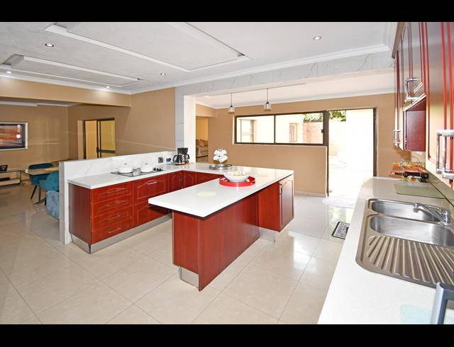 3 BEDROOM HOUSE FOR SALE IN BRAMLEY